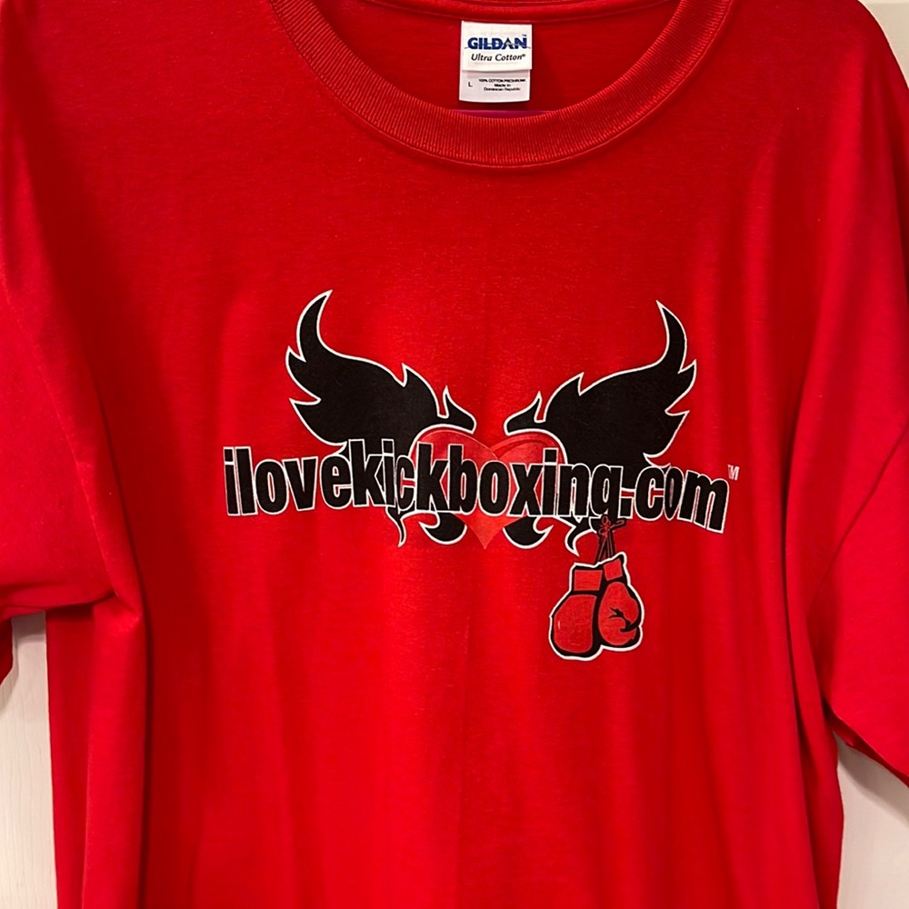 Red Tee size L, Ilovekickboxing.com